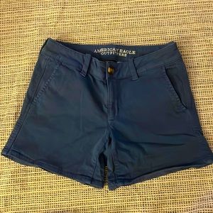 American Eagle Shorts Women’s Size 4, pockets, super stretch midi